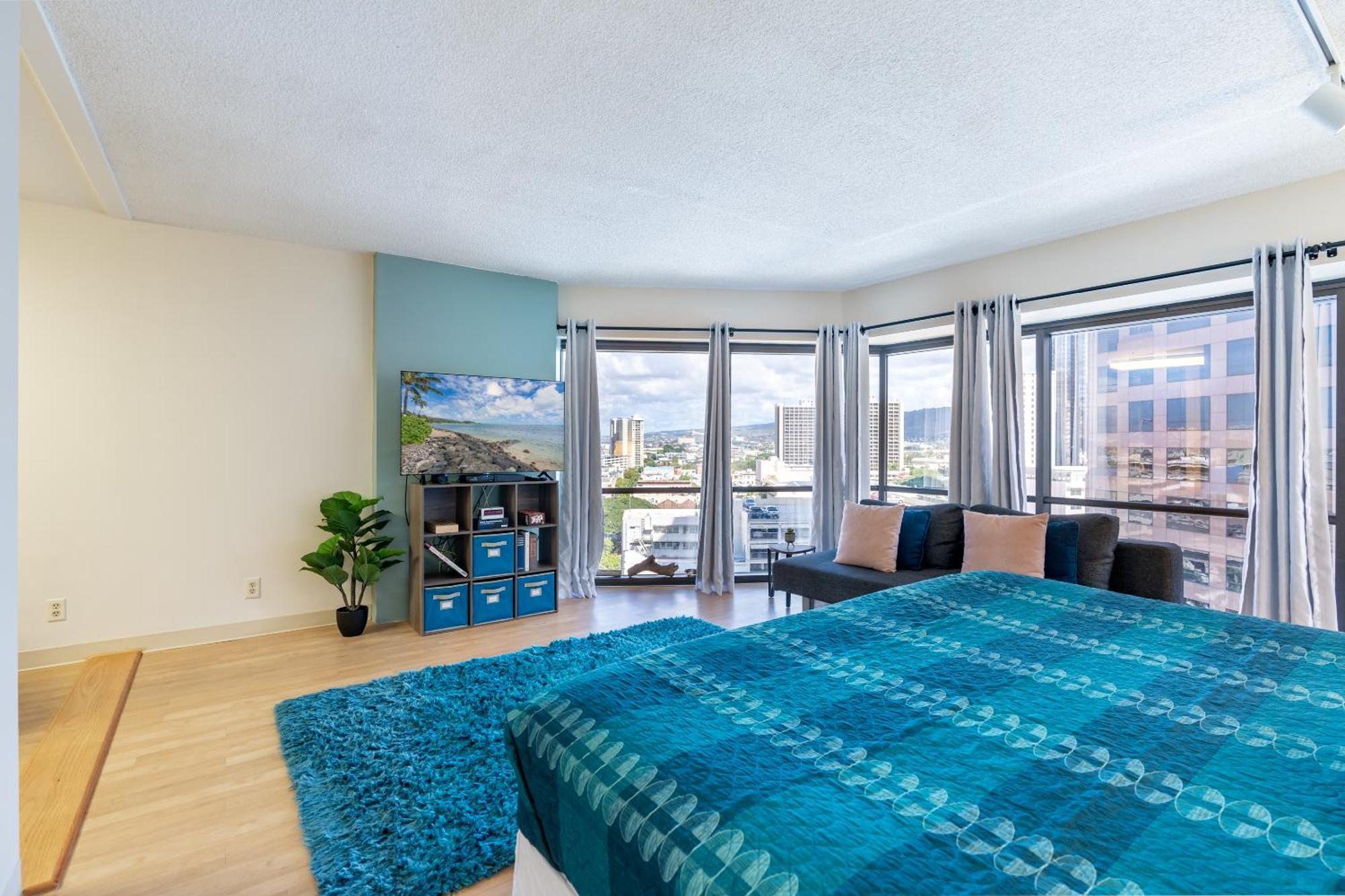 Spacious Downtown Executive Retreat - Free Parking *