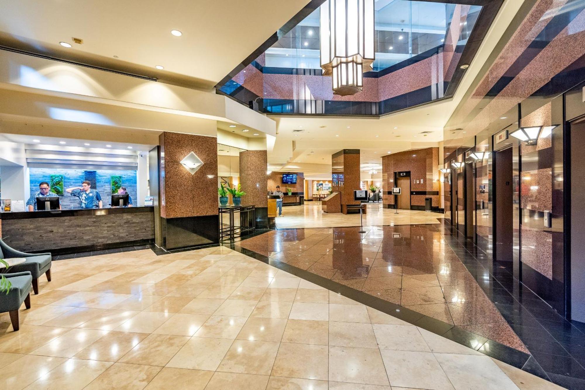 Spacious Downtown Executive Retreat - Free Parking * Honolulu